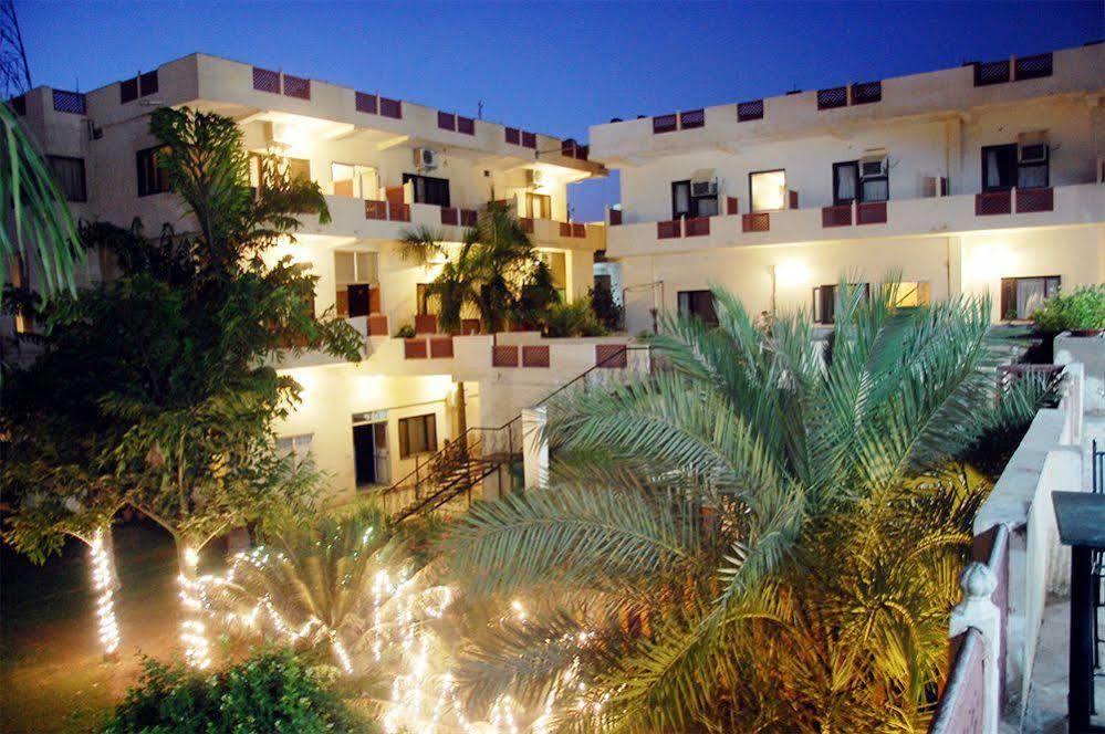 Palms Hotel 2*