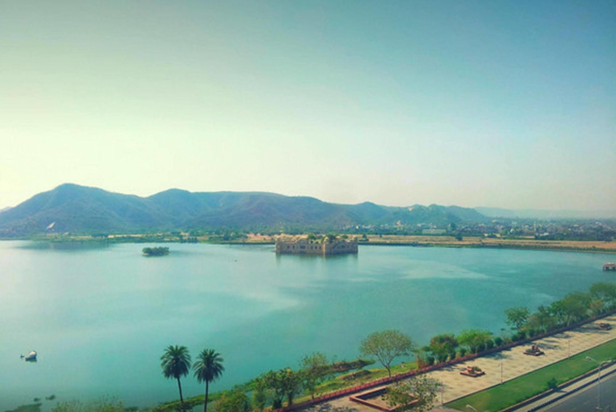 Hotel Regenta Jal Mahal, 4*