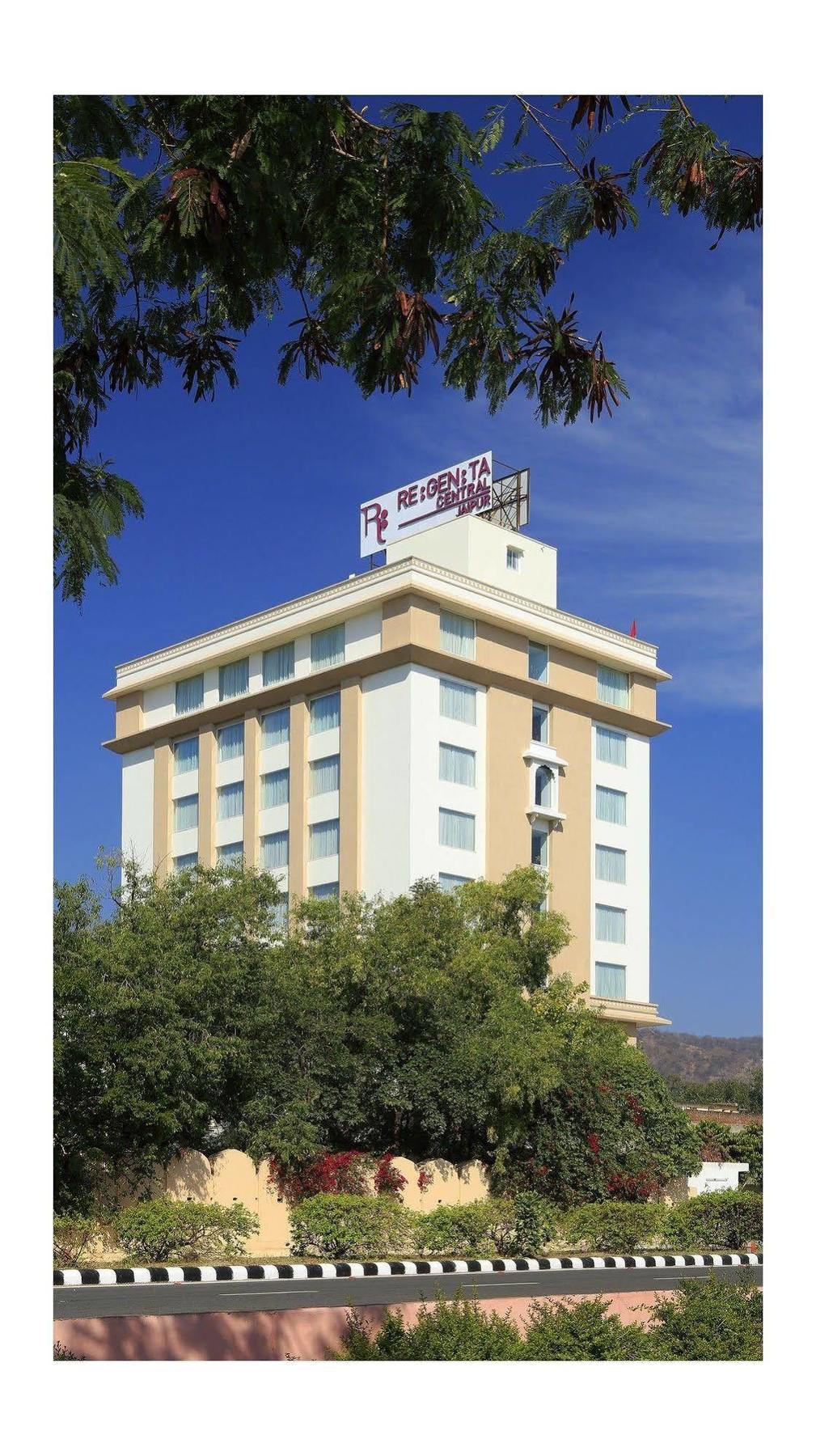 Regenta Jal Mahal, Hotel 4*