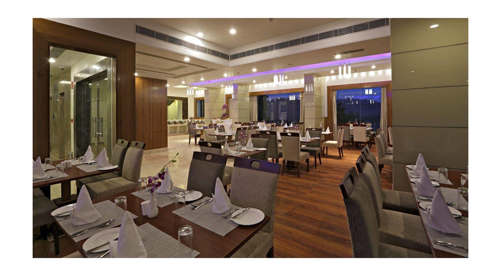 Regenta Jal Mahal, 4*