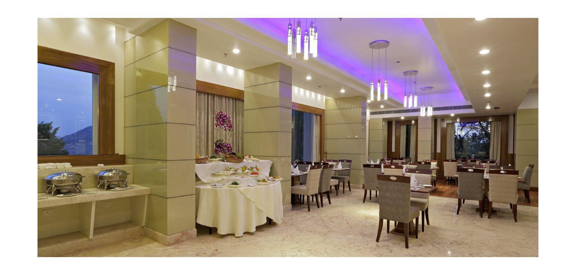 Regenta Jal Mahal, 4* Jaipur