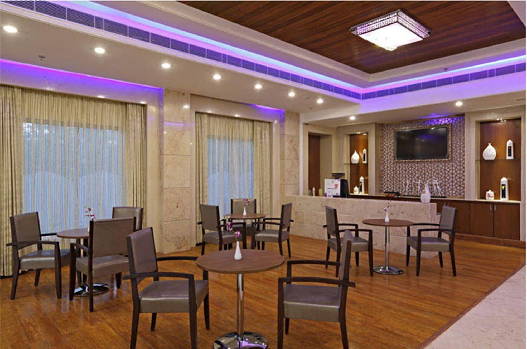 Hotel Regenta Jal Mahal, 4*