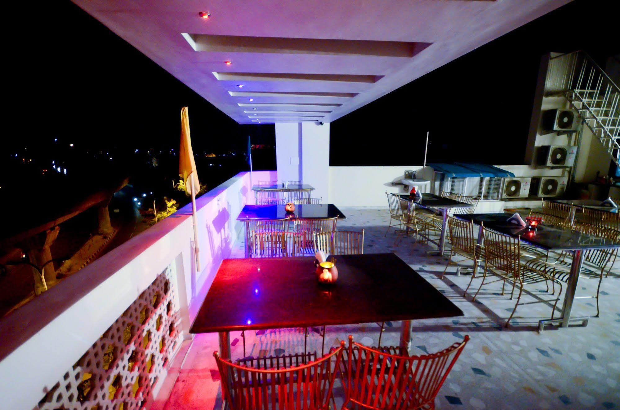 Sunday Hotel Jaipur