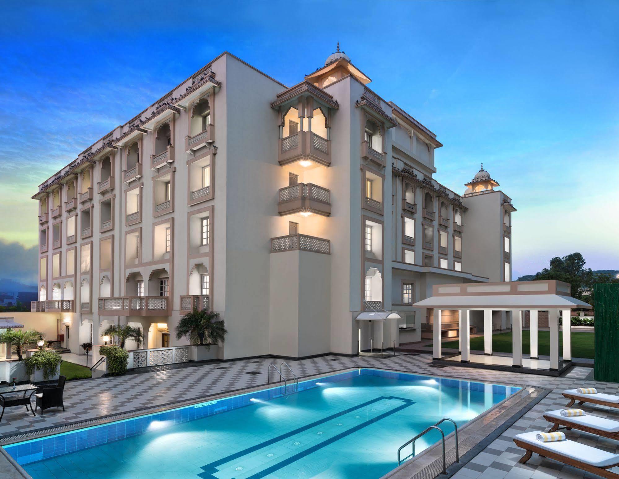 Park Regis Hotel 4*