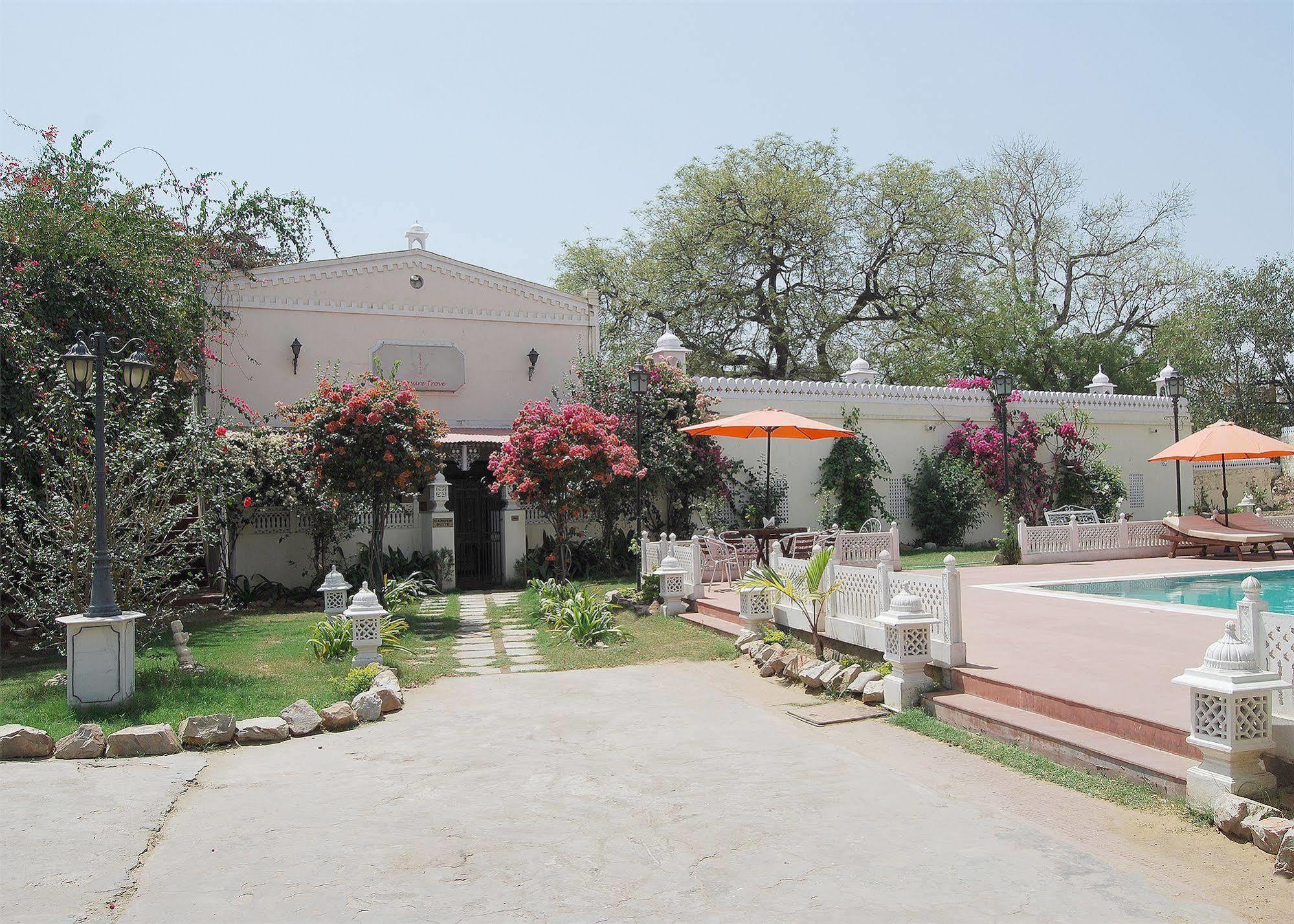 Sugan Niwas Palace 3*