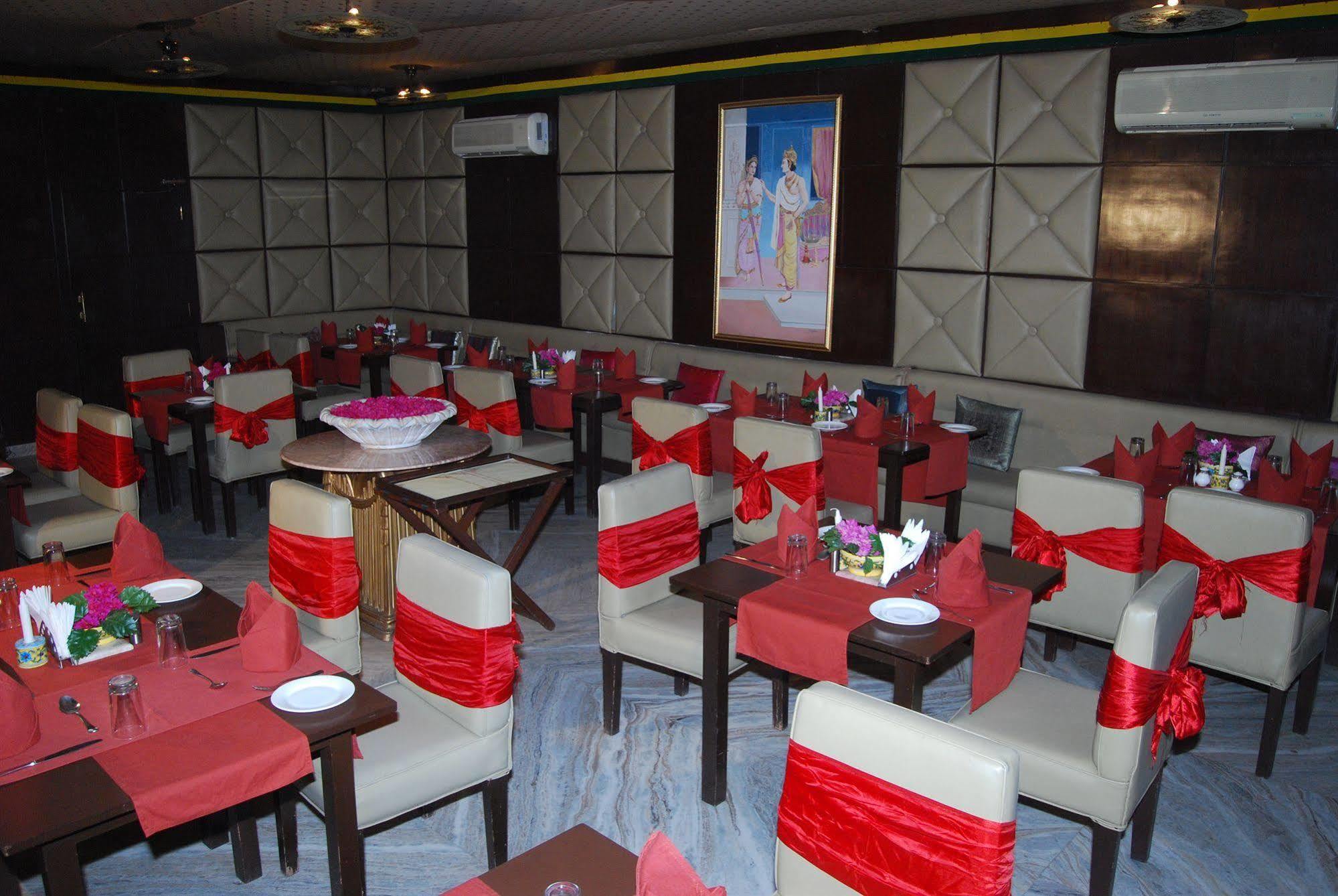 Hotel Sugan Niwas Palace 3*