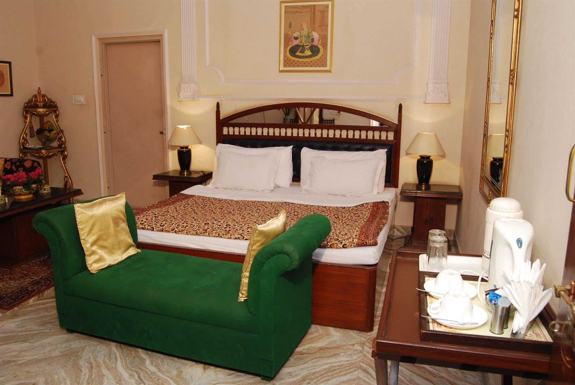 Hotel Sugan Niwas Palace 3*