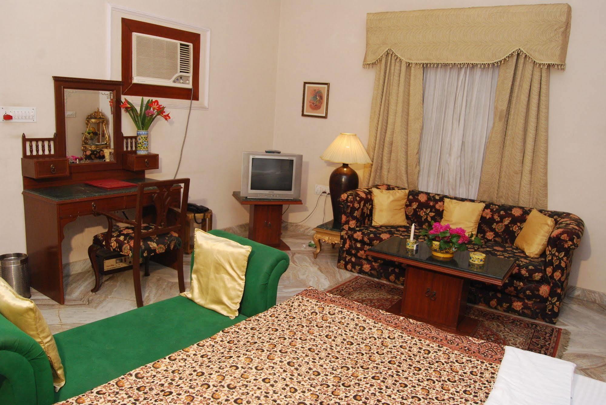 Sugan Niwas Palace