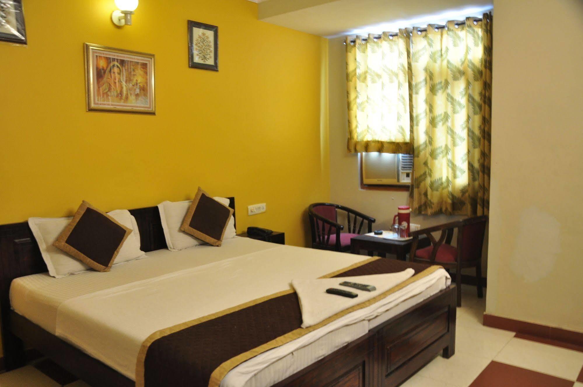 Hotel Classic Near Railway Station