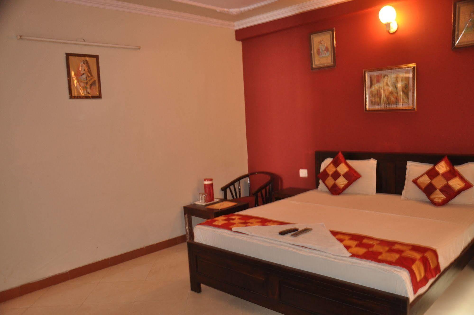 Hotel Classic Near Railway Station