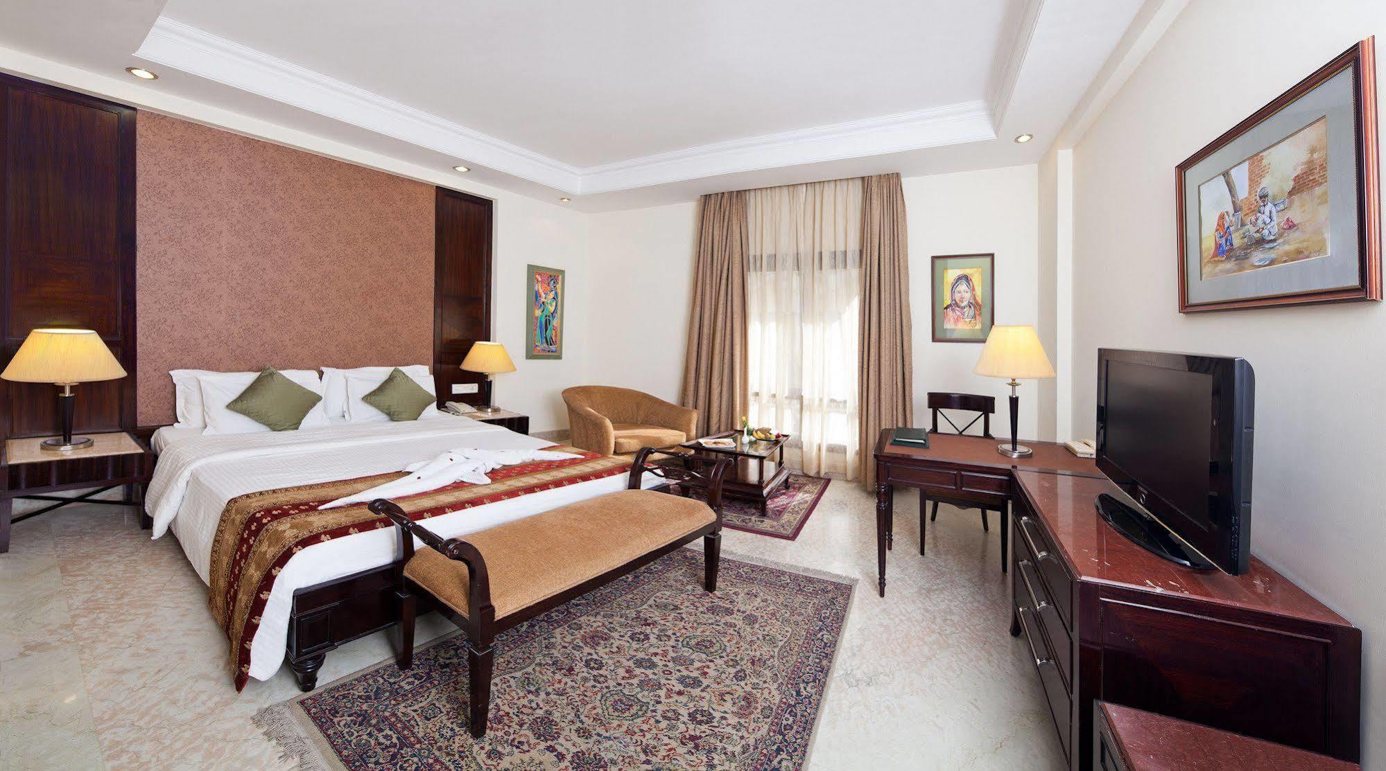 Mansingh Towers 3*