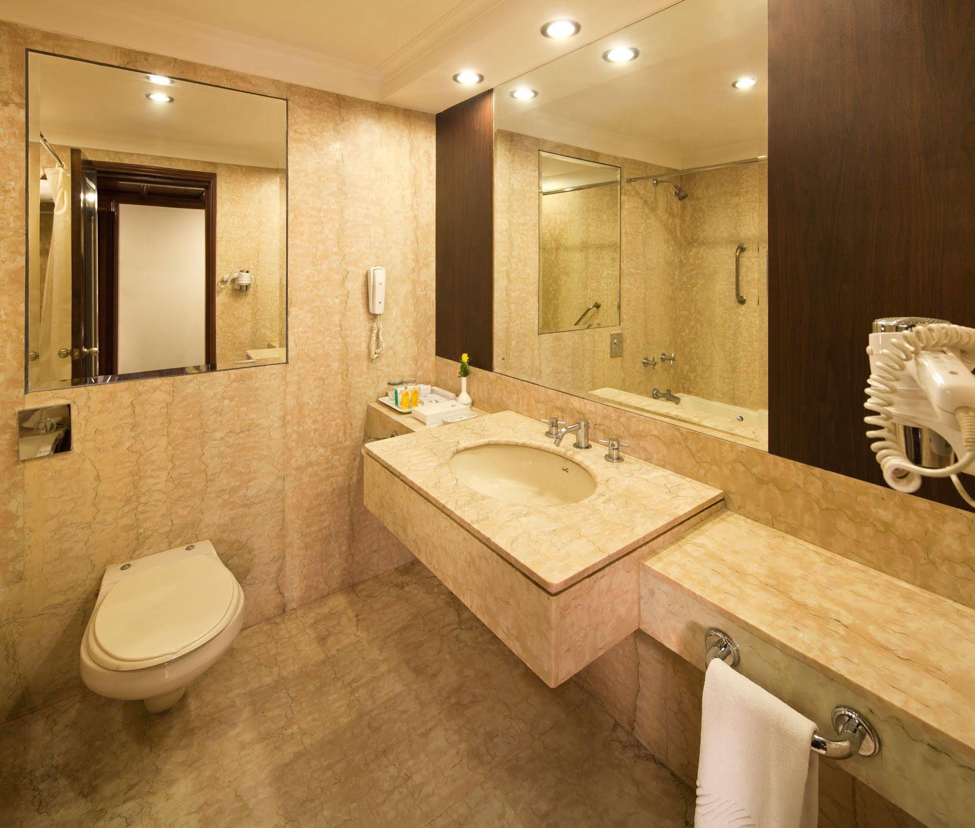 Mansingh Towers 3*
