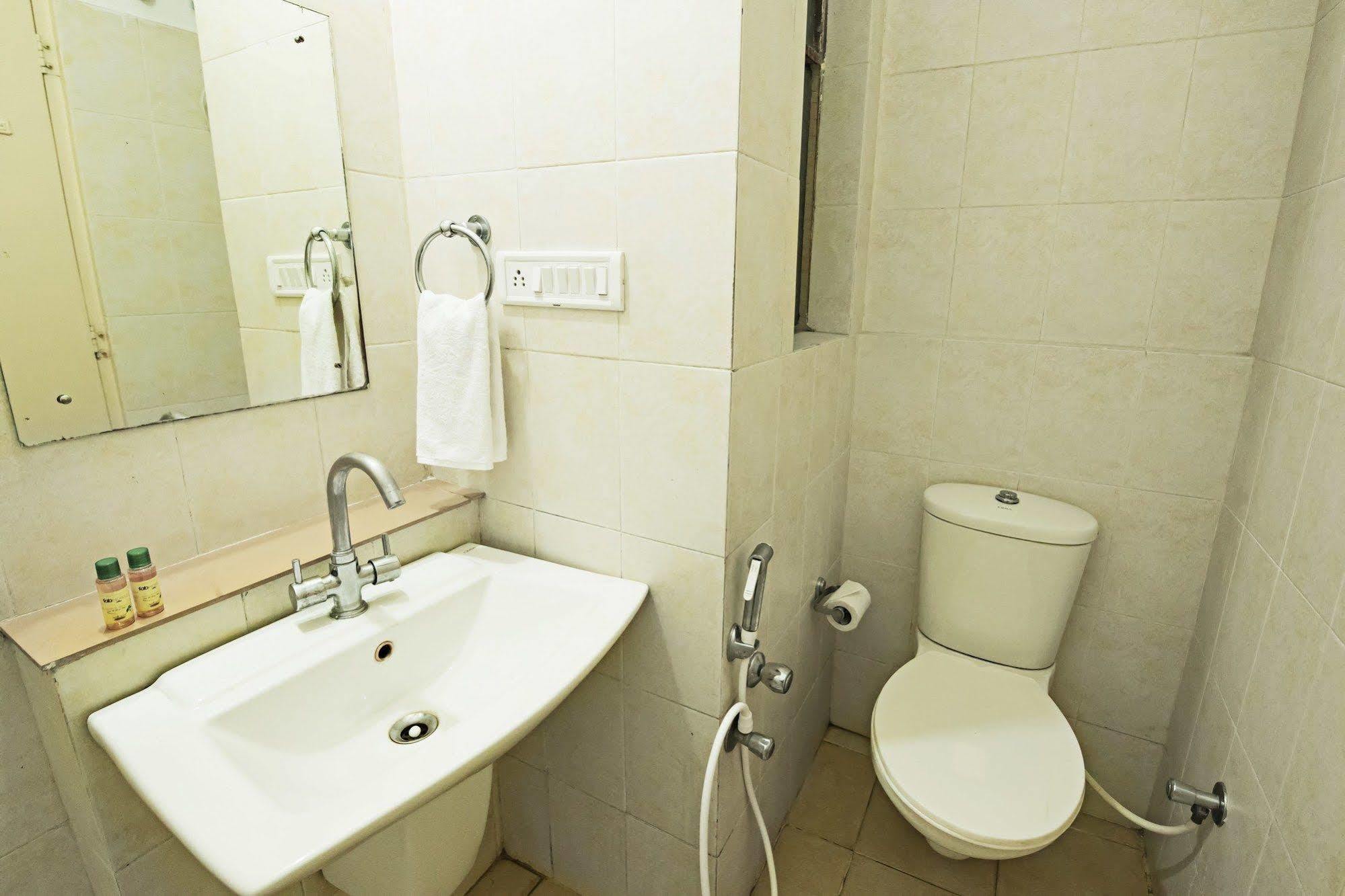 Hotel Panchsheel, The