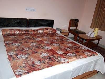 Surbhi Palace 2*