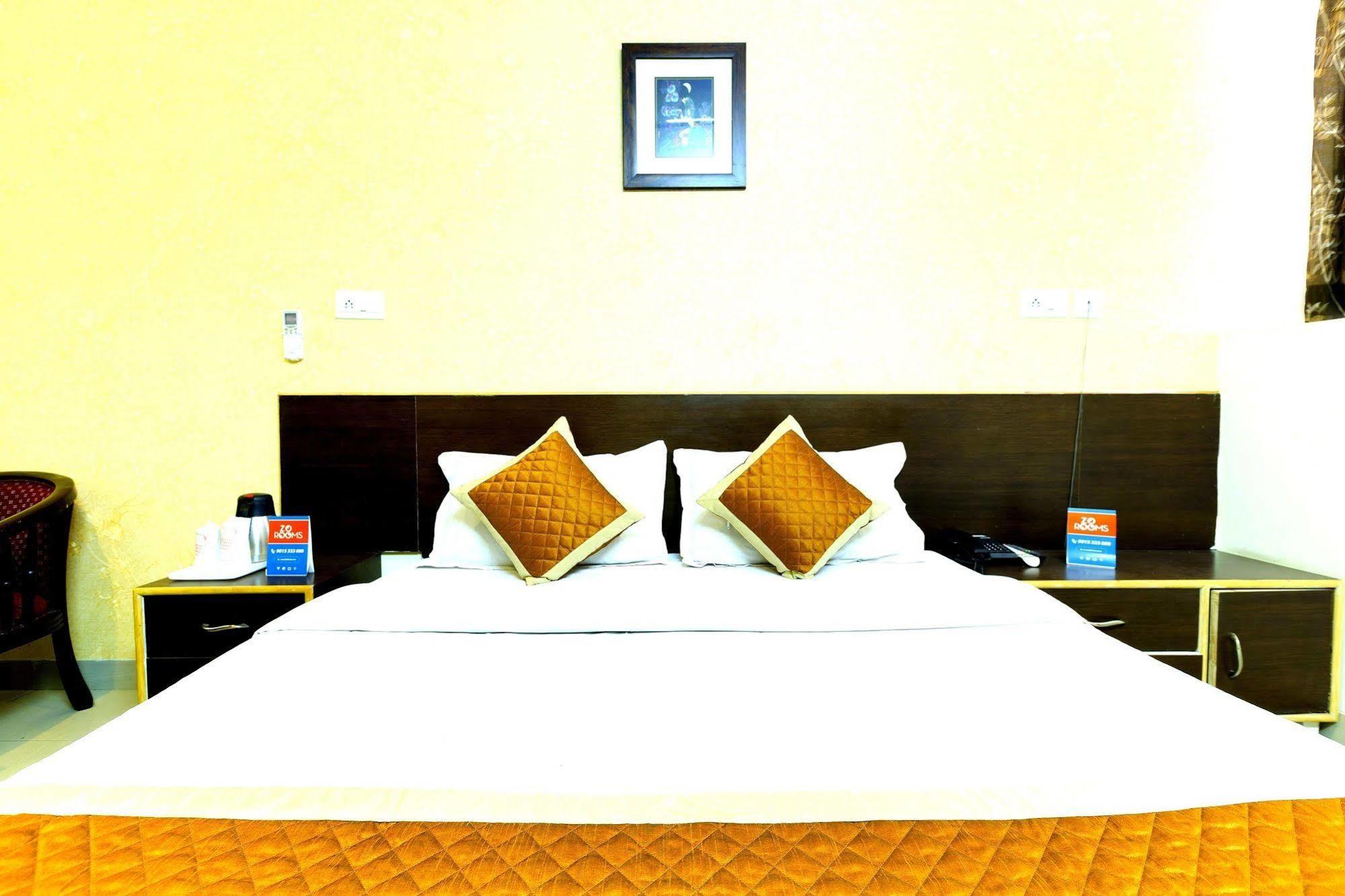 Hotel Ananta 3*