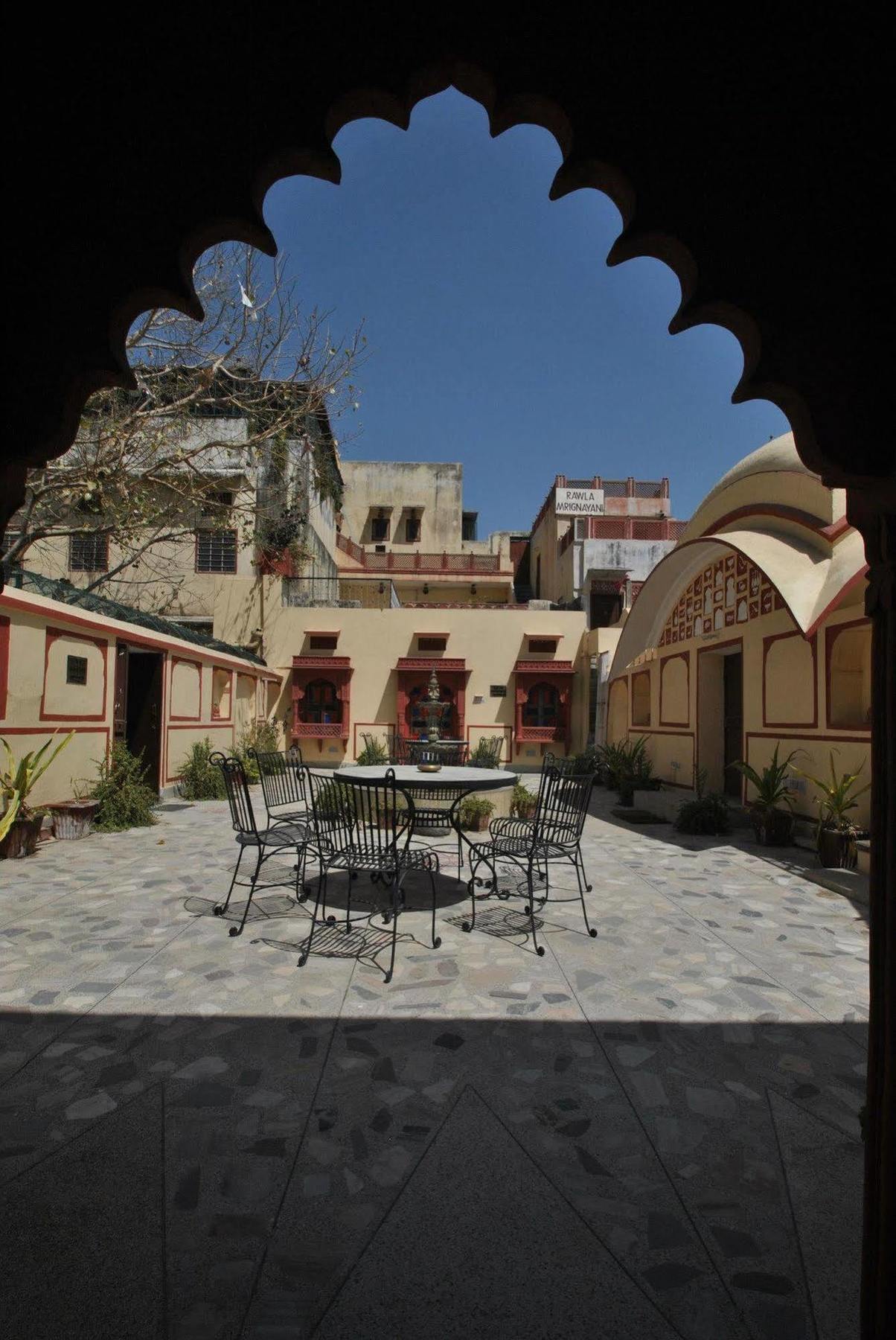 Hotel Rawla Mrignayani Palace