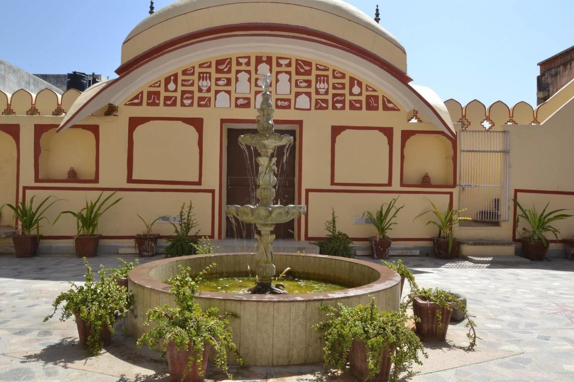 Rawla Mrignayani Palace 3*