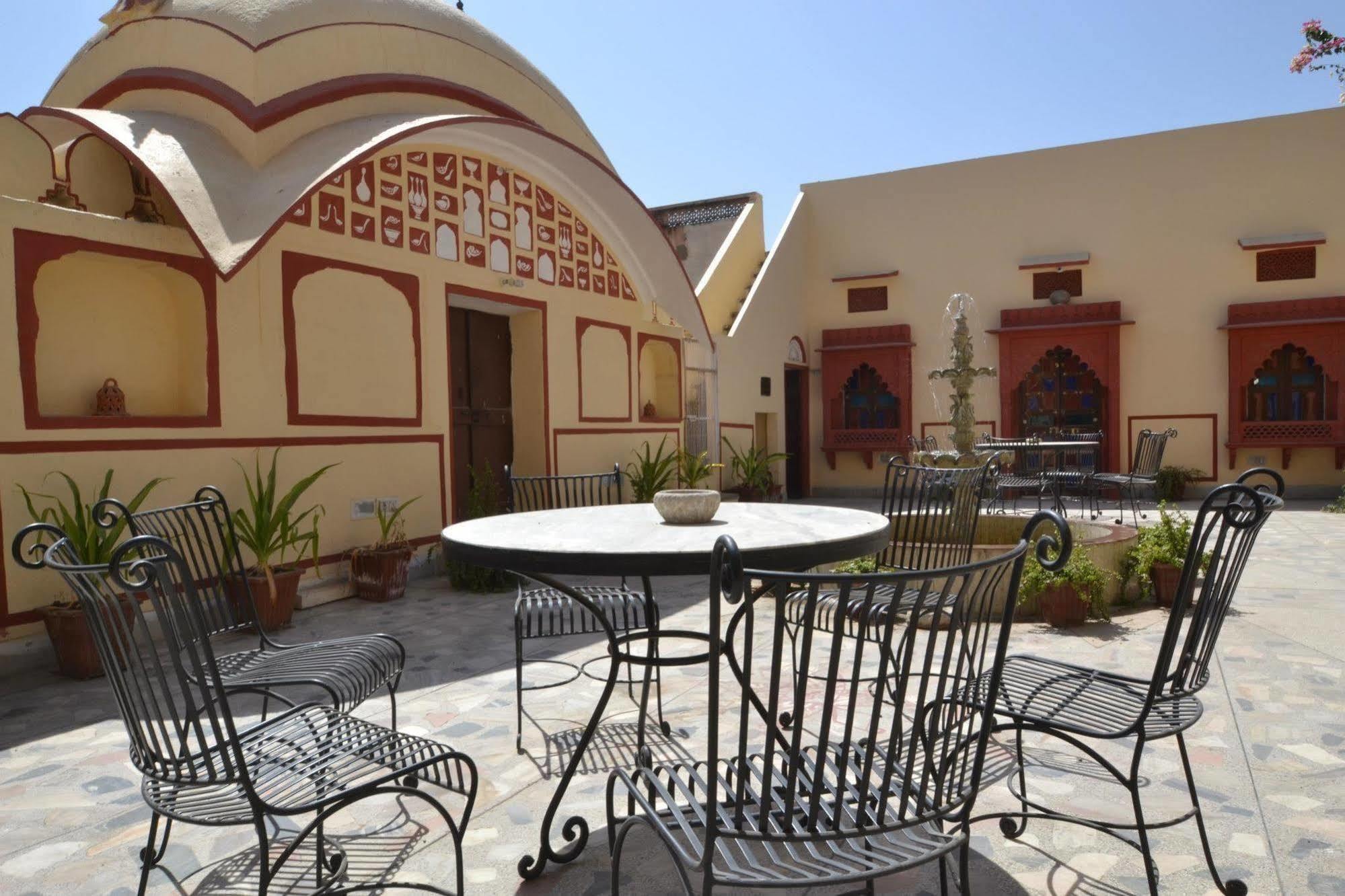 Hotel Rawla Mrignayani Palace