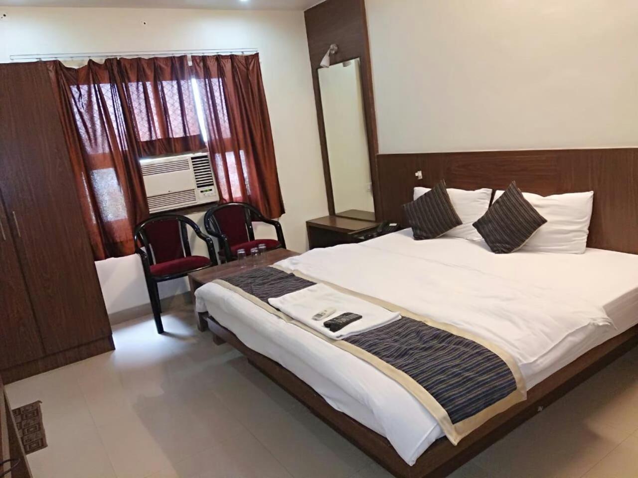 Hotel Radha Palace