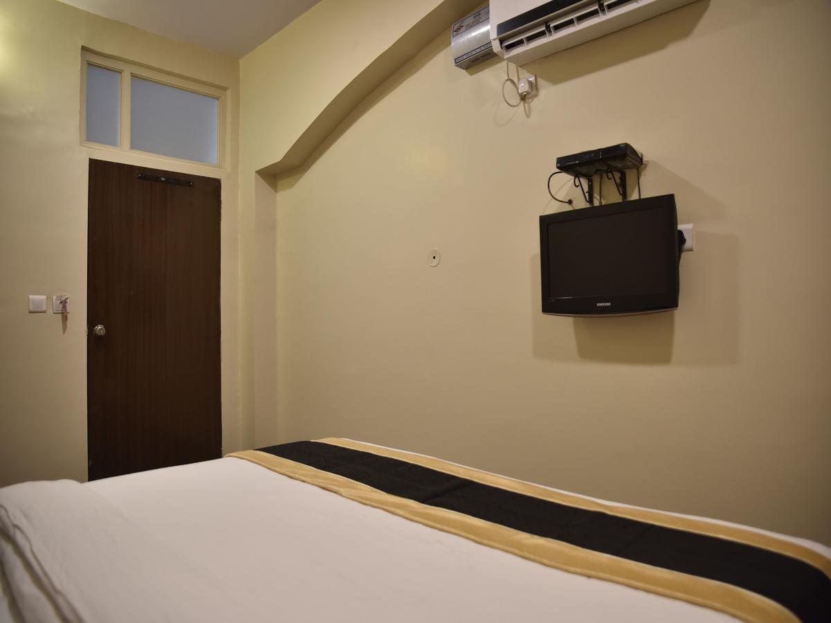 Rang Mahal Near International Airport Hotel 3*
