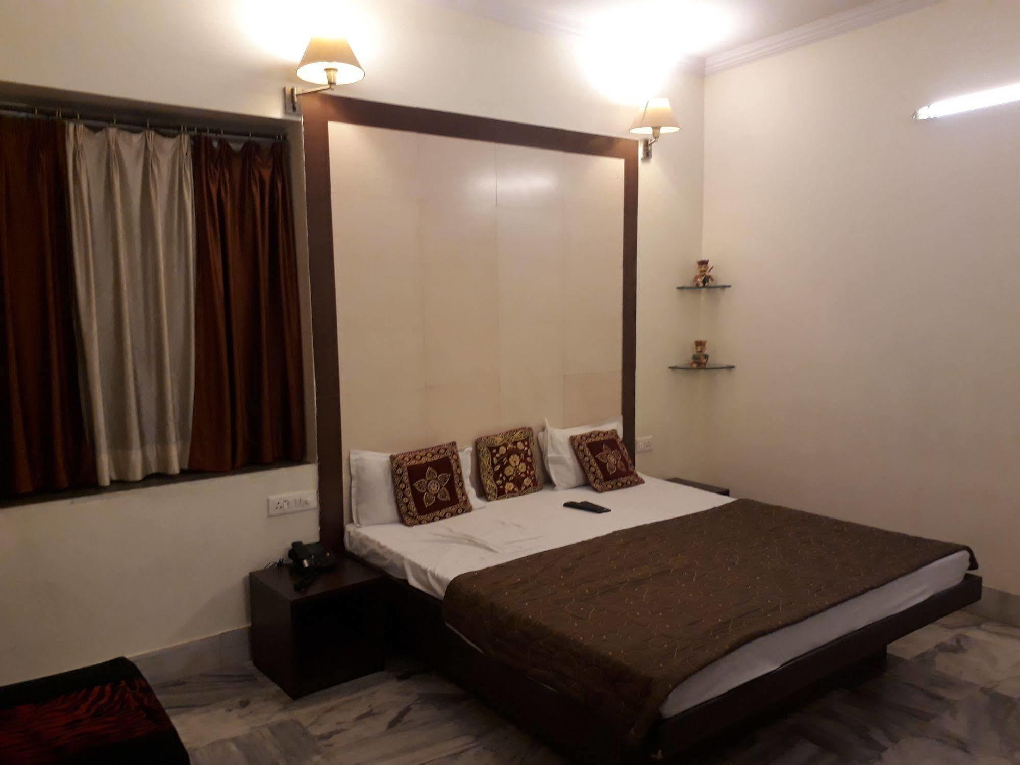 Hotel Golden Deluxe Jaipur