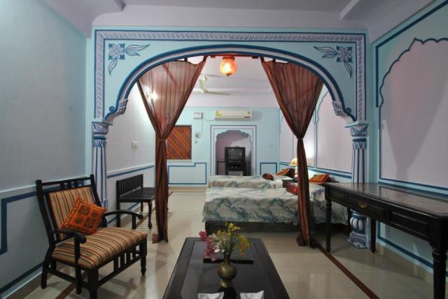 Hotel Rawla Mrignayani Palace