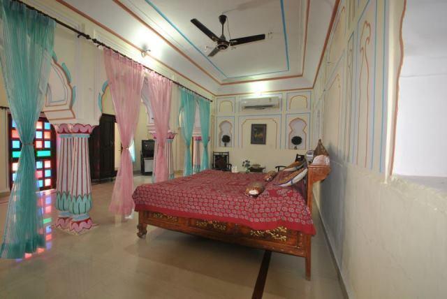 Rawla Mrignayani Palace Hotel
