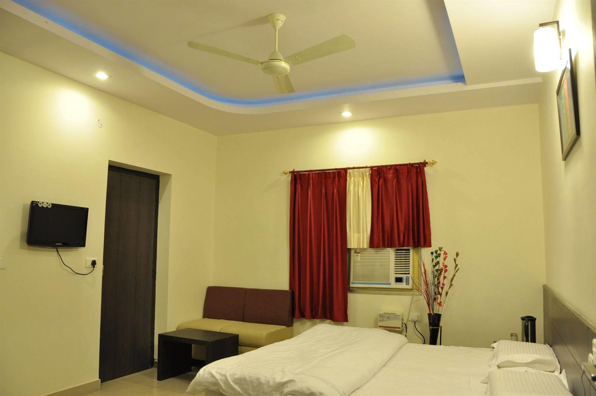 Classic 7 & Restaurant Hotel Jaipur