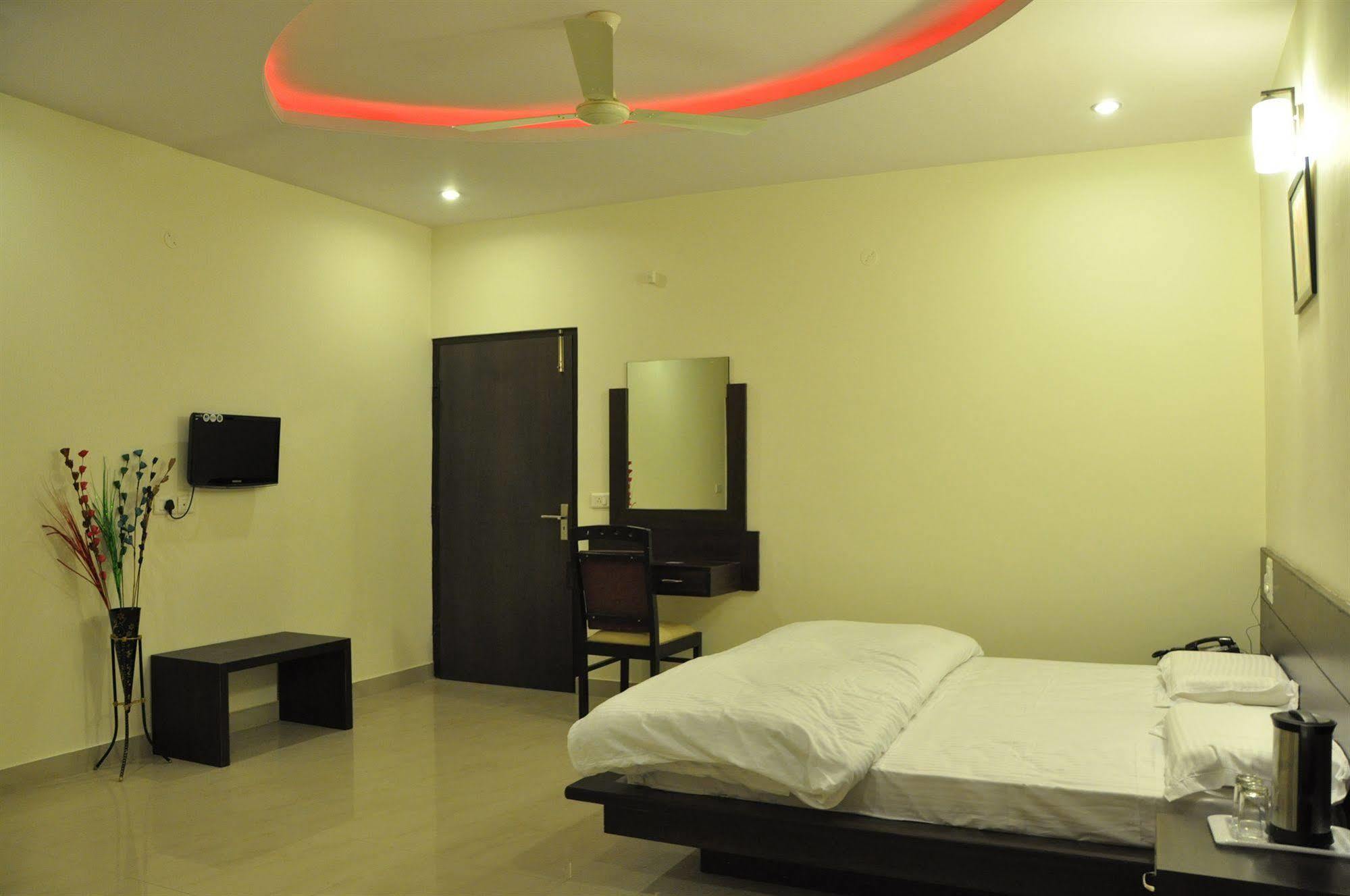 Classic 7 & Restaurant Hotel