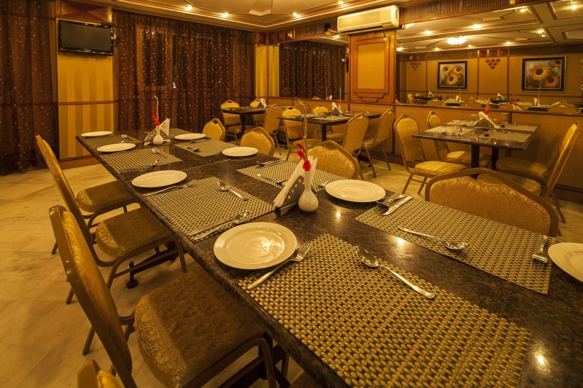 Vesta Maurya Palace 4*