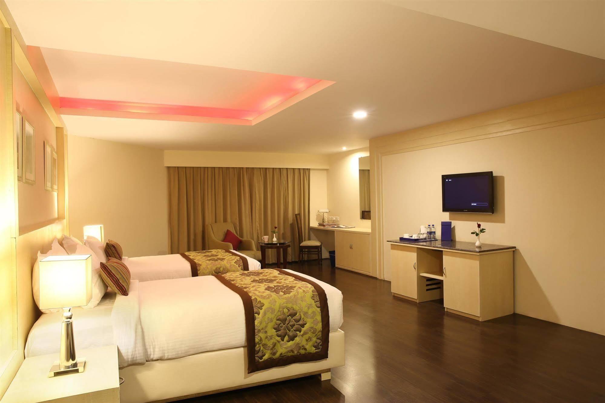 Hotel Golden Tulip 5*