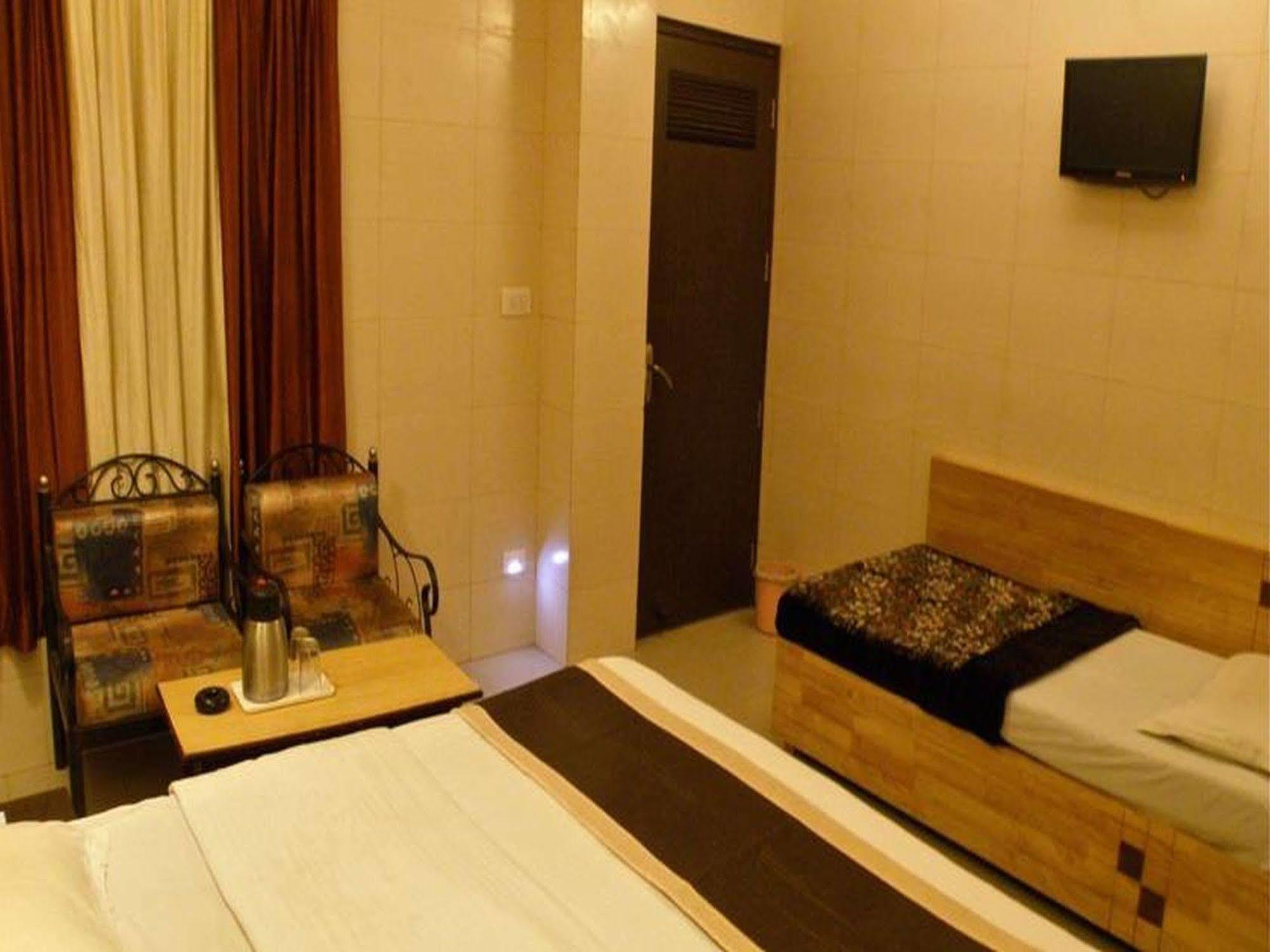 Collection O Krishana Hotel 2*