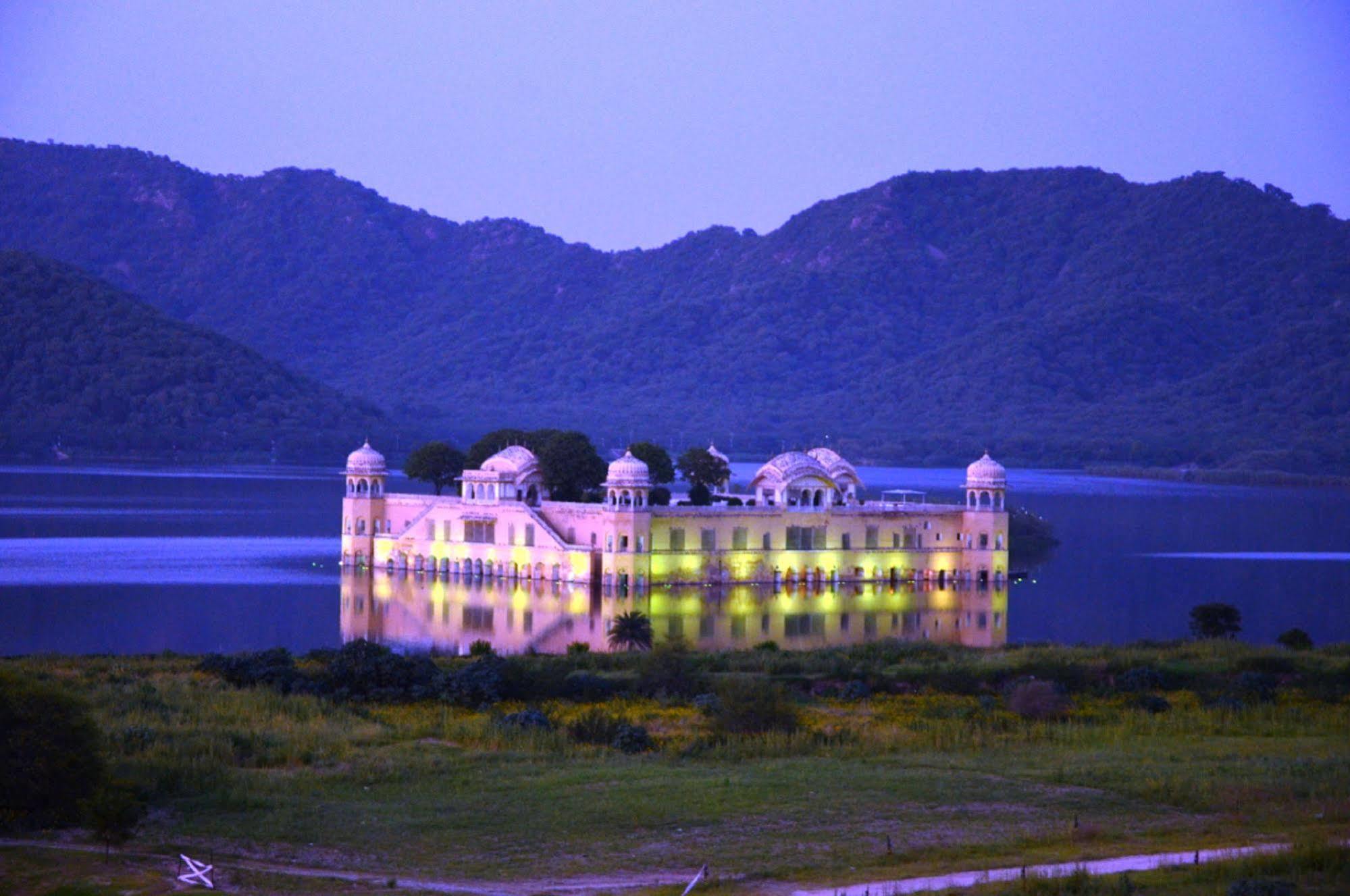 Hotel The Jal Mahal 4*