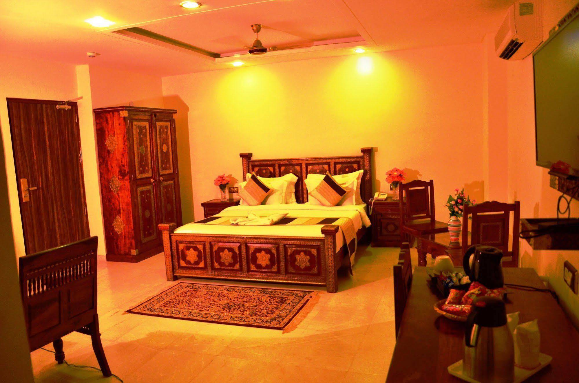Hotel The Jal Mahal