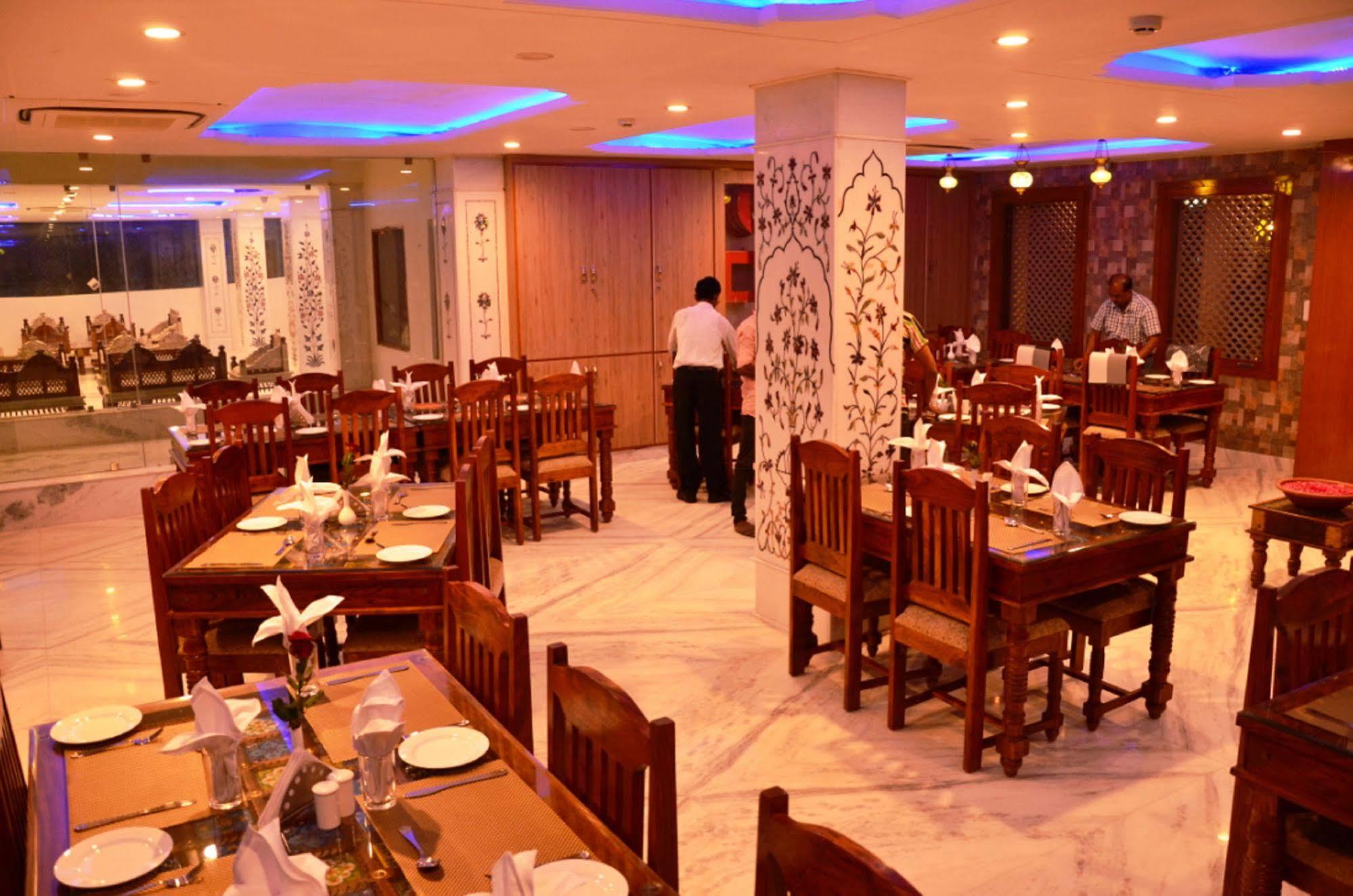 Hotel The Jal Mahal