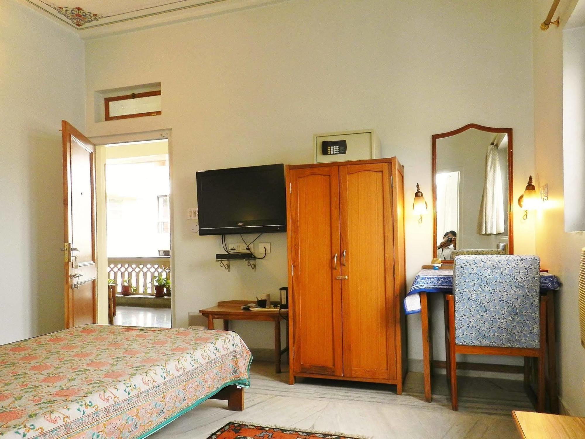 Tara Niwas Hotel