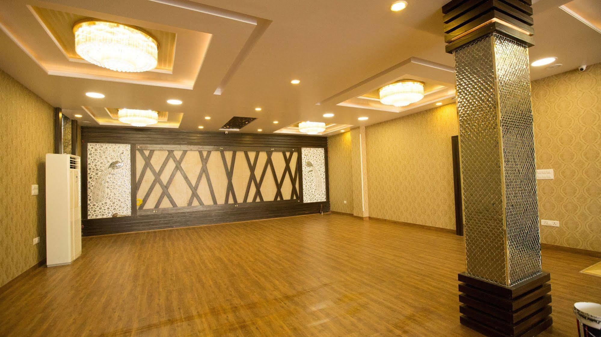 V Bani Park Hotel