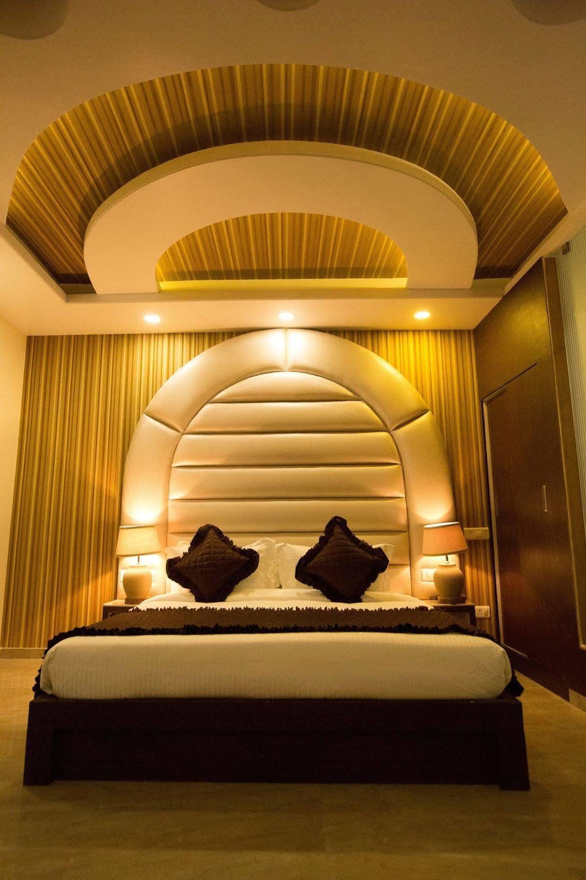 V Bani Park Hotel