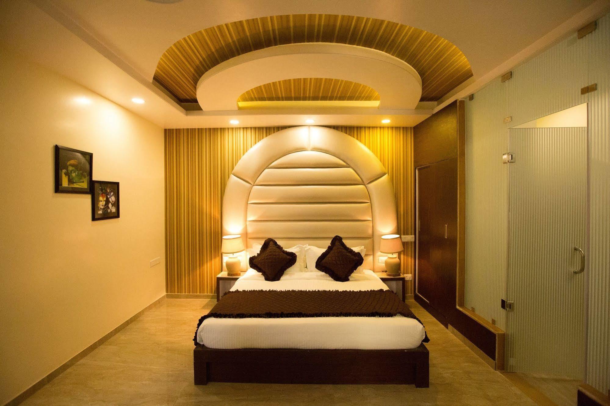 Hotel V Bani Park 3*