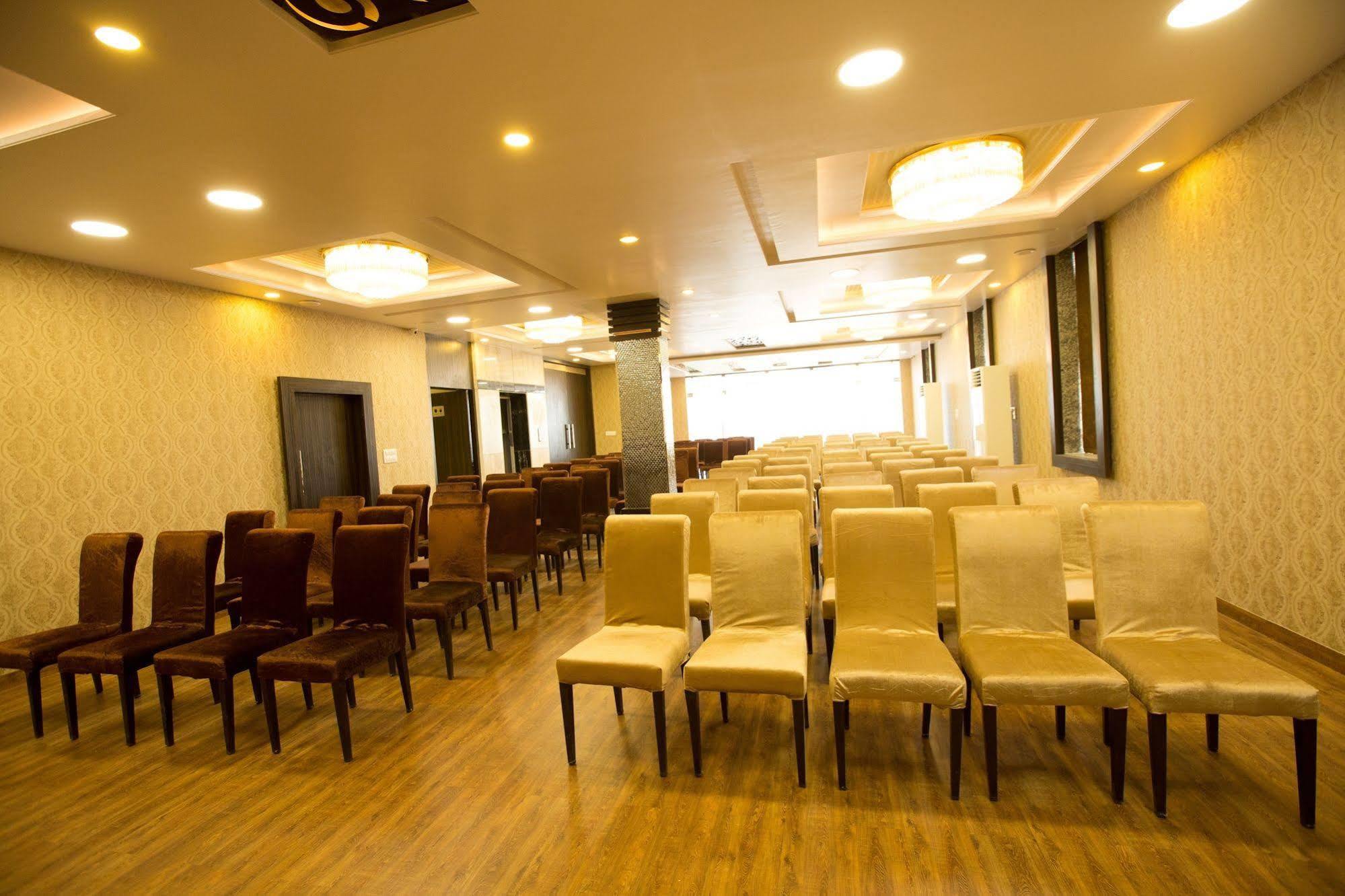 V Bani Park Hotel Jaipur