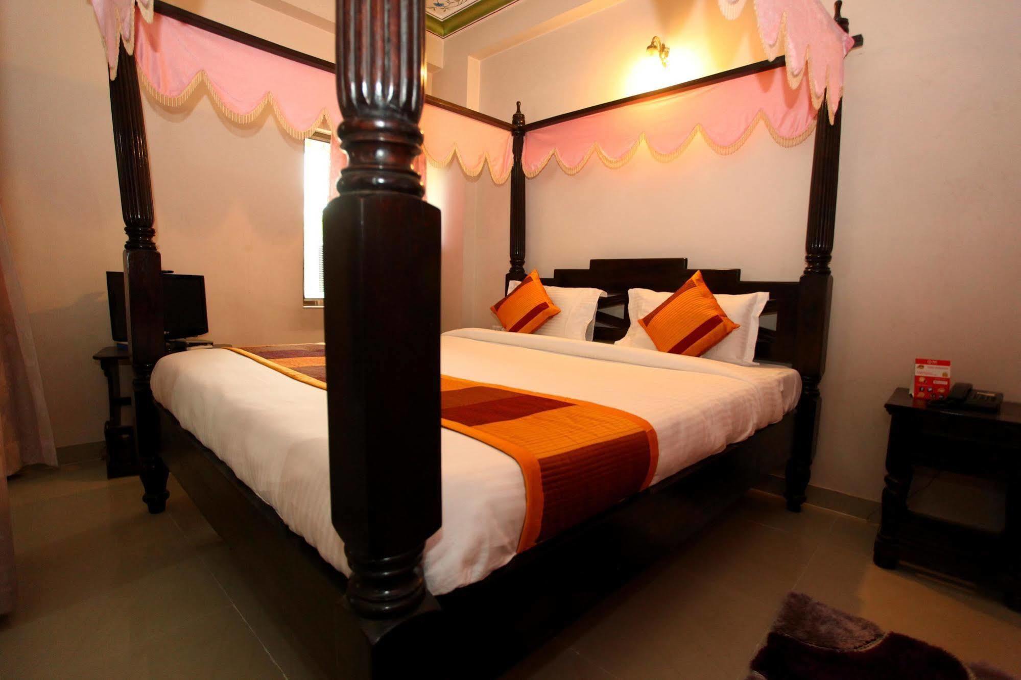 Oyo Nbc Hasanpura Road Hotel