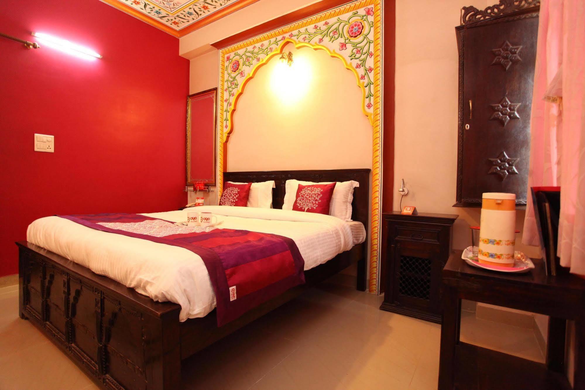 Oyo Nbc Hasanpura Road Hotel