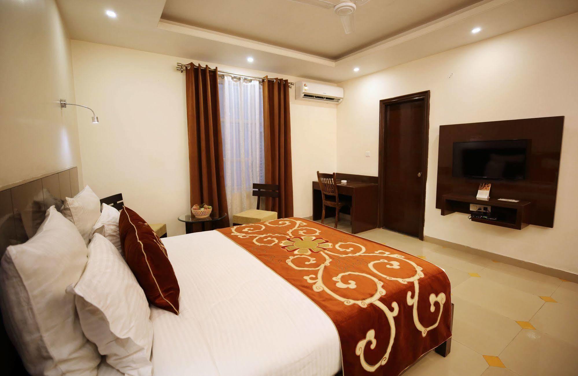 Summit Heritage & Hotel