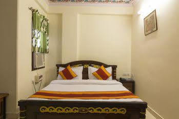 Oyo Kabir Marg Collectorate Circle Jaipur