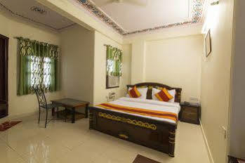 Hotel Oyo Kabir Marg Collectorate Circle 3*