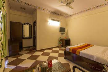 Oyo Kabir Marg Collectorate Circle Hotel