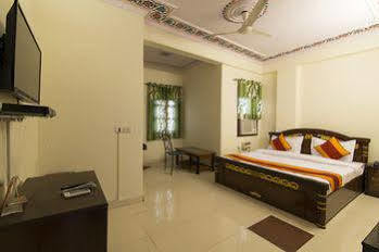 Hotel Oyo Kabir Marg Collectorate Circle 3*