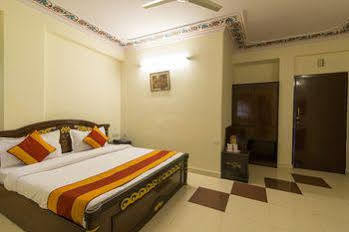 Oyo Kabir Marg Collectorate Circle Jaipur
