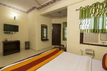 Oyo Kabir Marg Collectorate Circle Jaipur