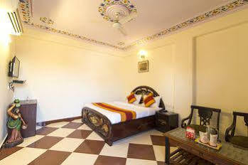 Oyo Kabir Marg Collectorate Circle Hotel